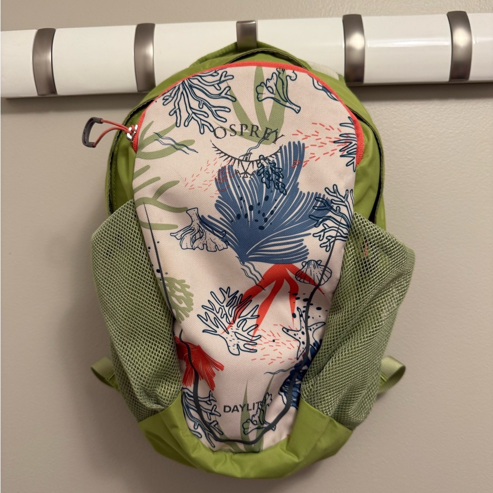 Osprey Kids Daylite Backpack - Green and Multicolor Coral Design NWOT